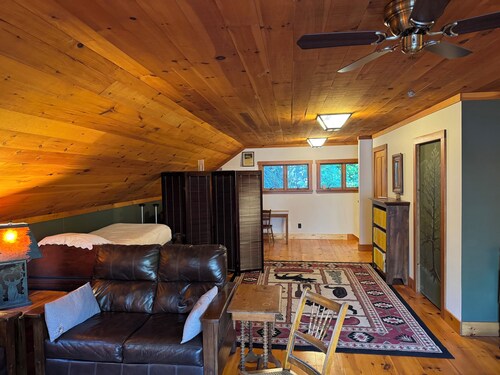 Studio Apartment in Heart of High Peaks - Perfect Basecamp for Hikers!