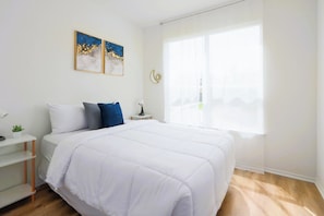 3 bedrooms, iron/ironing board, free WiFi - 20 Mins to COTA | Modern 3BR Retreat + EV Parking (Manor)