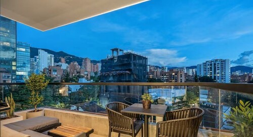 City Lights in El Poblado 2 bedrooms, 2 Bathrooms, 2 Air Conditioners,2 Safes