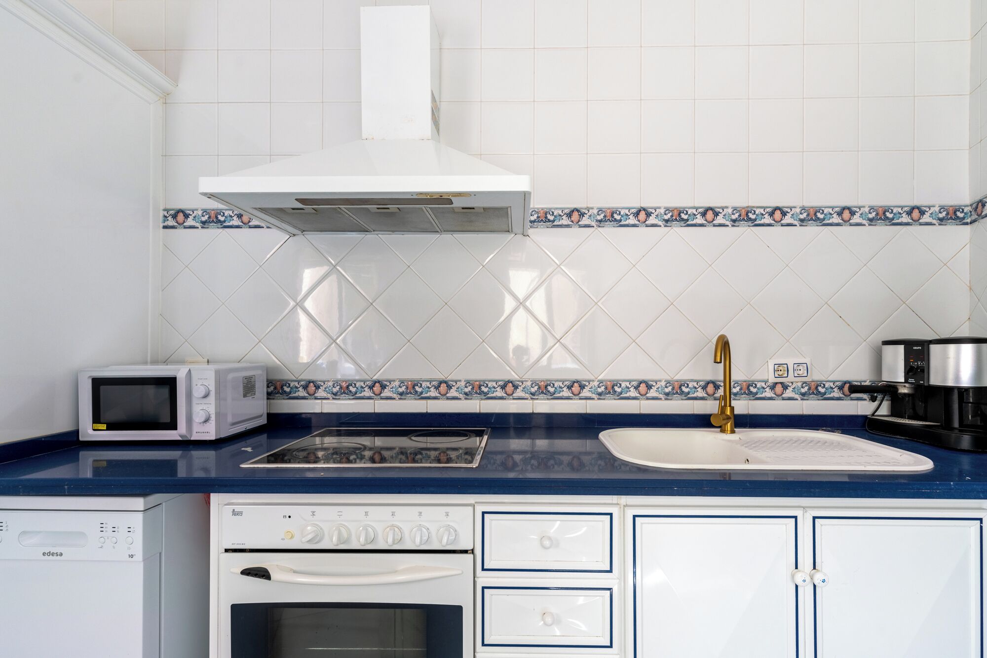 冷蔵庫、電子レンジ、トースター