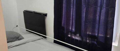 1 dormitori, planxa i posts de planxar, wifi i roba de llit