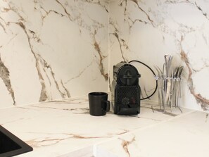 Kaffee und/oder Kaffeemaschine