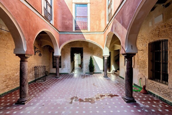 Property grounds - Mantonera Fernández Olavarrieta 5 (Sevilla)