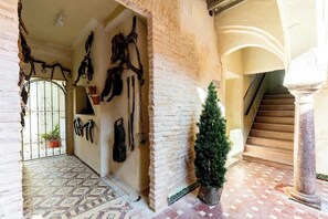 Interior - Mantonera Fernández Olavarrieta 5 (Sevilla)