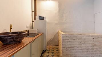 Een koelkast, een magnetron, een broodrooster