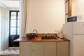 Fridge, microwave, toaster