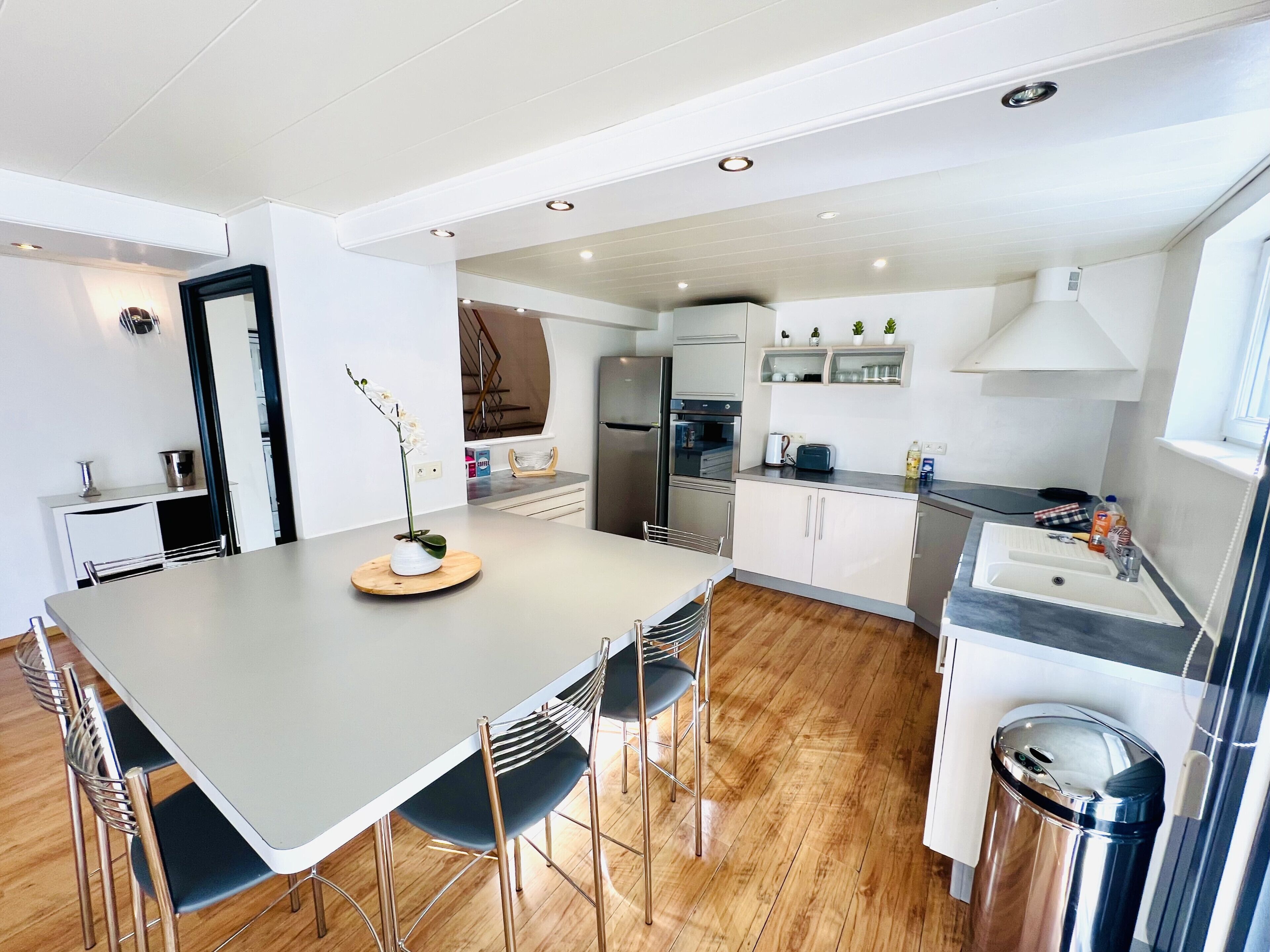 Réfrigérateur, micro-ondes, four, lave-vaisselle