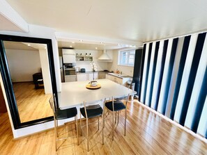 Refrigerador, microondas, horno y lavavajillas 