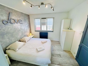 3 bedrooms, iron/ironing board, WiFi
