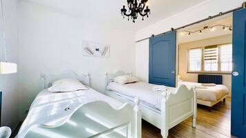 3 slaapkamers, een strijkplank/strijkijzer, wifi