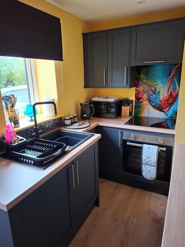 Refrigerador, microondas, horno, placa de cocina