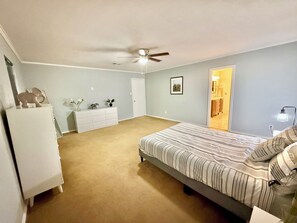 3 bedrooms, iron/ironing board, free WiFi, bed sheets