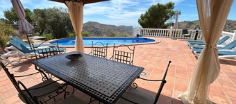 Villa Floresta, A Stylish Villa with Panoramic Sea Views, Pool and BBQ, A/C