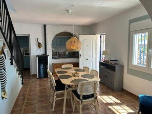 Dining - Villa Floresta, A Stylish Villa with Panoramic Sea Views, Pool and BBQ, A/C (Cómpeta)