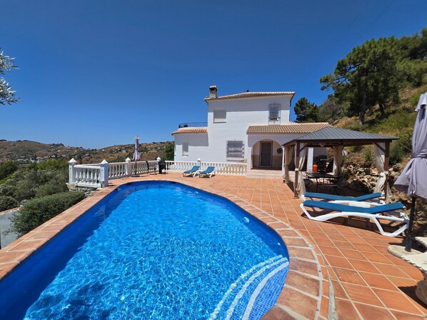 Pool - Villa Floresta, A Stylish Villa with Panoramic Sea Views, Pool and BBQ, A/C (Cómpeta)