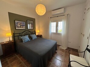 3 bedrooms, iron/ironing board, travel cot, free WiFi