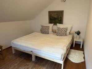 3 bedrooms, free WiFi, bed sheets