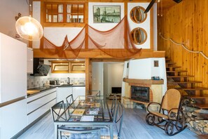 Kylskåp, mikrovågsugn, ugn och spishäll