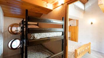 1 bedroom, bed sheets