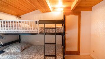 1 bedroom, bed sheets