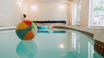 Indendørs pool, opvarmet pool