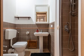 Suihku, hiustenkuivaaja