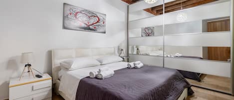 2 bedrooms, iron/ironing board, WiFi