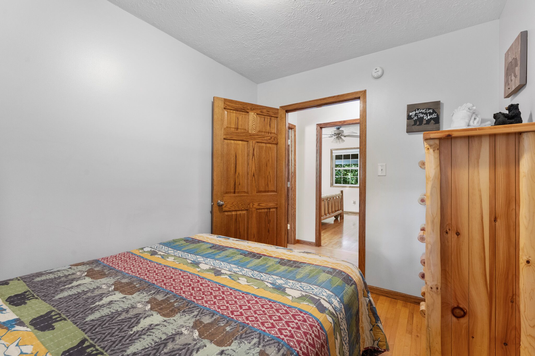 3 bedrooms, WiFi (free), bed sheets