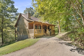 Exterior - Beartastic Outlook | Hocking Hills, Hot Tub (Rockbridge)