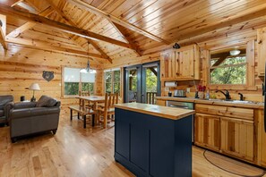 TV, fireplace, DVD player, foosball - Beartastic Outlook | Hocking Hills, Hot Tub (Rockbridge)