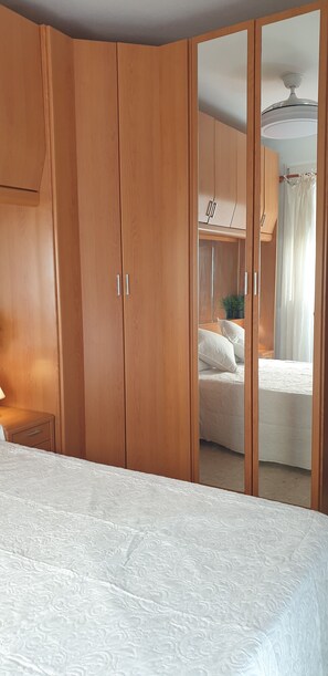 2 bedrooms, iron/ironing board, WiFi, bed sheets - Cupid Beach El Morche. Patio, Coast, Sea and Beach. (El Morche)