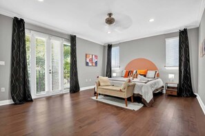 4 室のベッドルーム、アイロン / アイロン台、旅行用ベビーベッド、WiFi (無料)