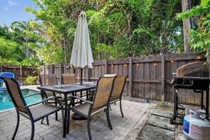 屋外ダイニングエリア