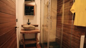 Serviettes fournies, savon, papier toilette