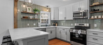 Deacon Stays: The Oak Crest - Walk to The Grounds