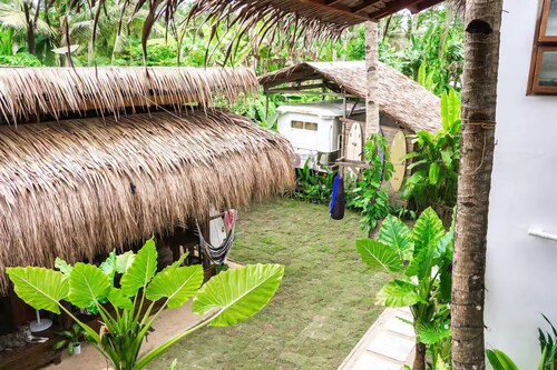 The Treetop Room - Comfy apartment with workspace