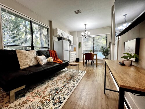 Cozy Studio Retreat in Central Gainesville – Minutes to UF &amp; Shands