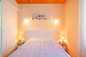 1 bedroom, iron/ironing board, WiFi