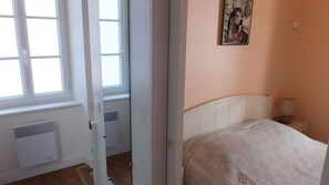 Iron/ironing board, WiFi