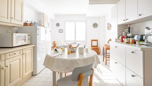 Kaffetrakter/tekoker, kjøleskap, mikrobølgeovn og vannkoker