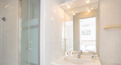 Guest Room Heraudeau 2 - with shared garden and air conditioning