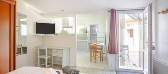 Guest Room 3 - "The Studio" with Shared Garden