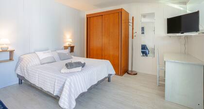 Guest Room 3 - "The Studio" with Shared Garden