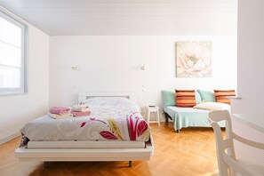 1 bedroom, bed sheets