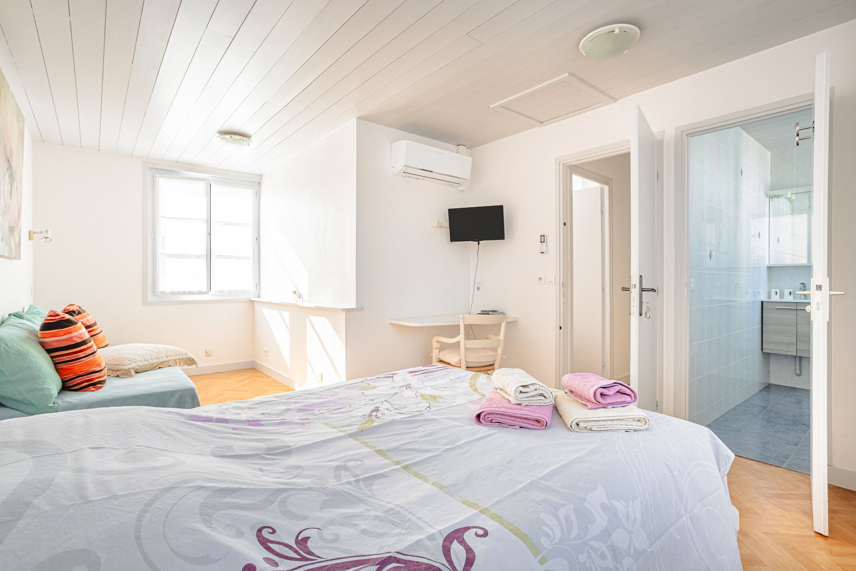 1 habitación y ropa de cama 