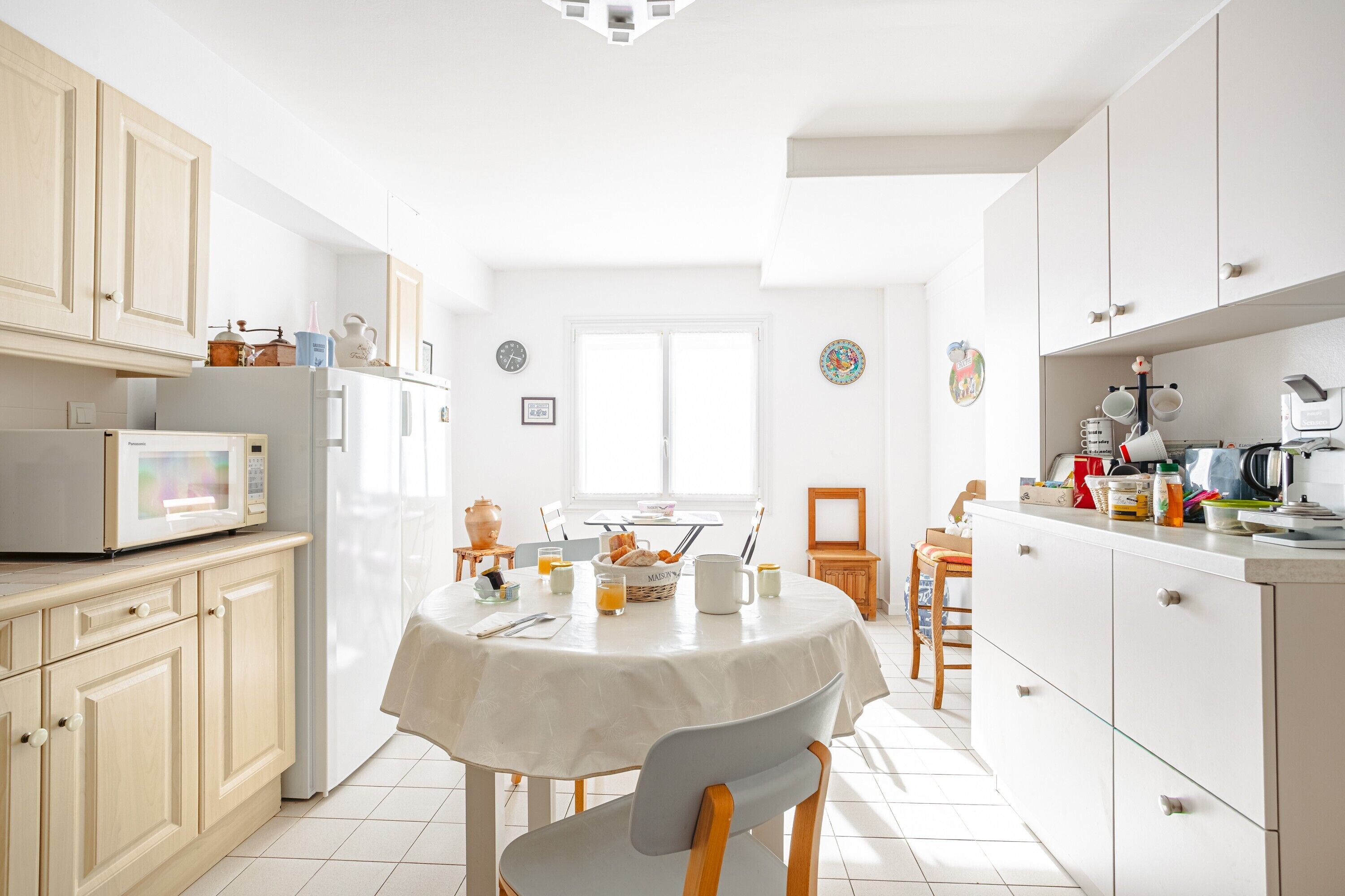 Fridge, microwave, coffee/tea maker, highchair