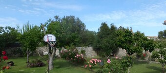 Guest Room Heraudeau 1 - with Shared Garden and Air Conditioning