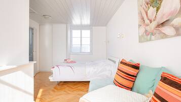 1 bedroom, bed sheets