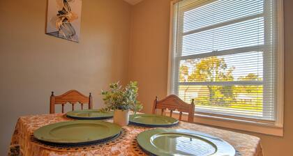 Vintage 2 bed 1 bath house with fenced in backyard in the heart of Valdosta.