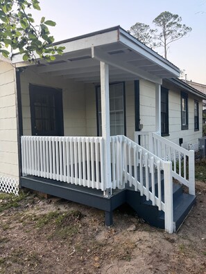Exterior detail - Vintage 2 bed 1 bath house with fenced in backyard in the heart of Valdosta. (Valdosta)